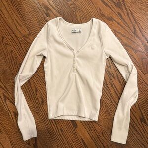 Hollister Junior women’s V-neck shirt size XS